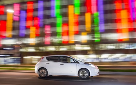 Nissan vende negócio de baterias para carros eléctricos