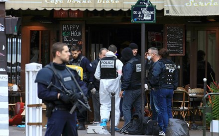 O que representa o estado de emergência decretado em França?