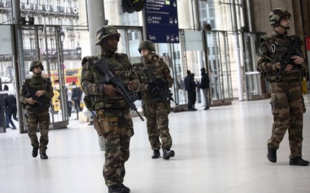 O que já se sabe sobre as investigações aos ataques em Paris