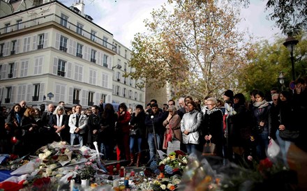 Ataques terroristas em França deixam mundo em estado de alerta