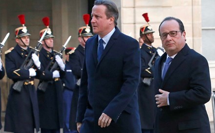 Cameron quer ajudar Hollande a combater o EI e disponibiliza base aérea britânica no Chipre
