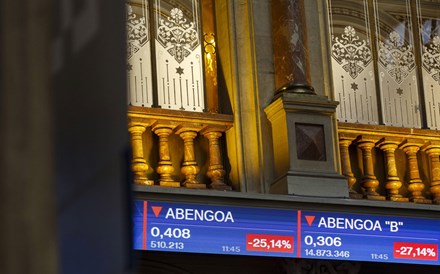 De saída do IBEX, Abengoa volta a recuar 30%