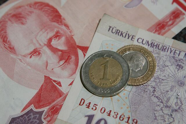 Corte de 'rating' atira moeda turca para mínimo histórico