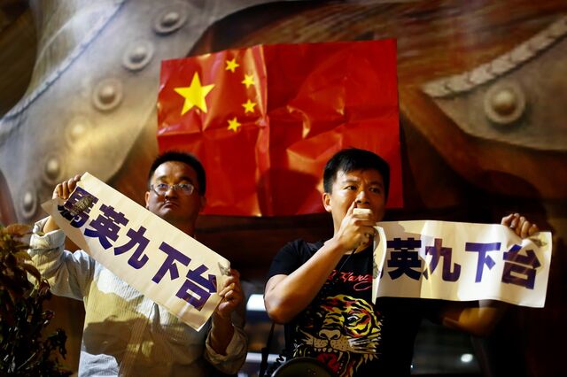 China e Taiwan dão aperto de mão histórico