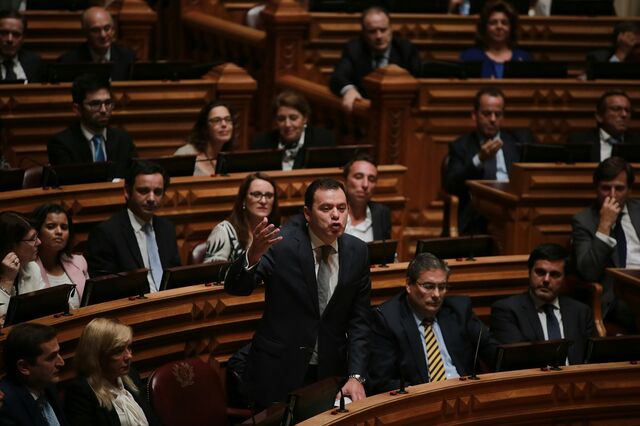 Parlamento acerta quinta-feira calendário para inquérito à CGD