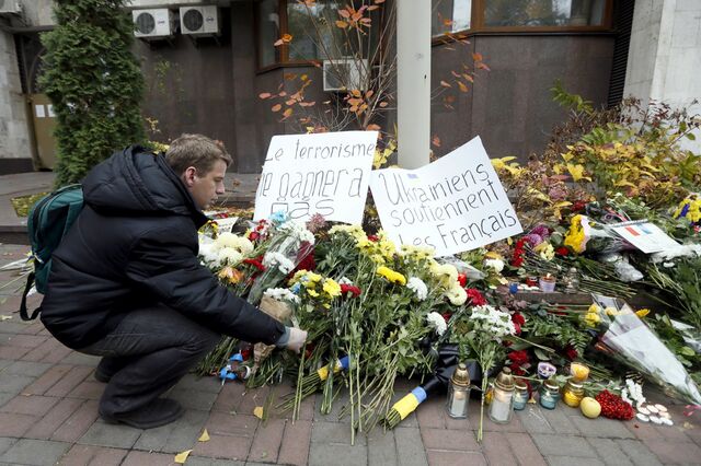 Identificados mais dois terroristas suicidas envolvidos nos ataques em Paris