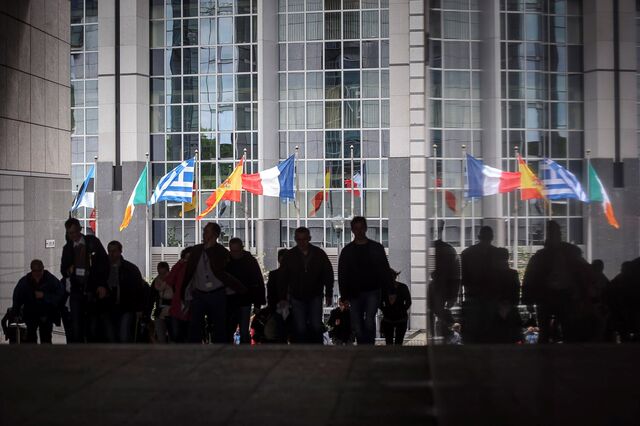 Seis eurodeputados portugueses ganharam meio milhão por fora