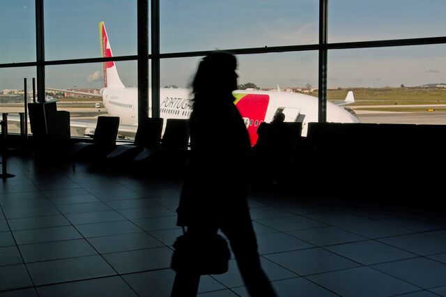 Cancelamentos e mudanças nas reservas para Paris após ataques terroristas