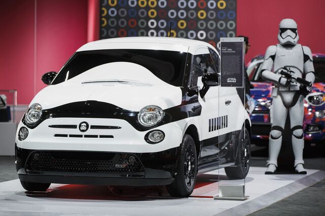 Los Angeles Auto Show revela novos carros mas as estrelas são os clássicos