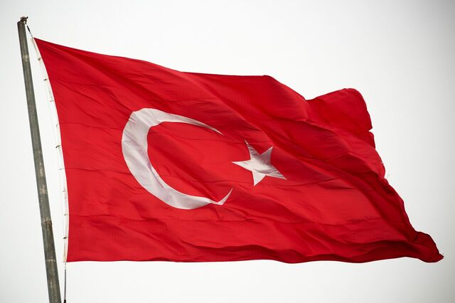 Turquia abate avião russo na fronteira com a Síria