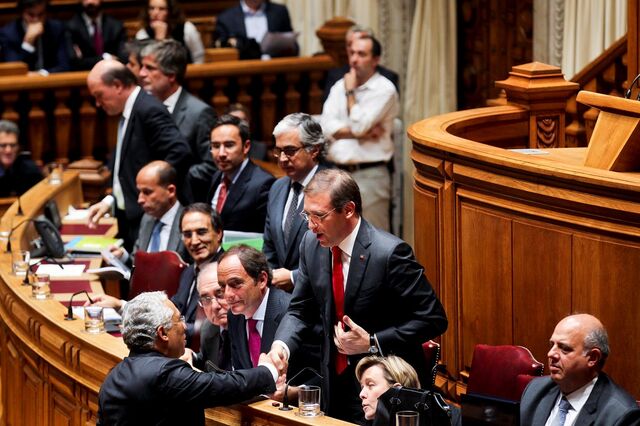 Governo: Programa que quer 'virar a página' é discutido esta quarta-feira