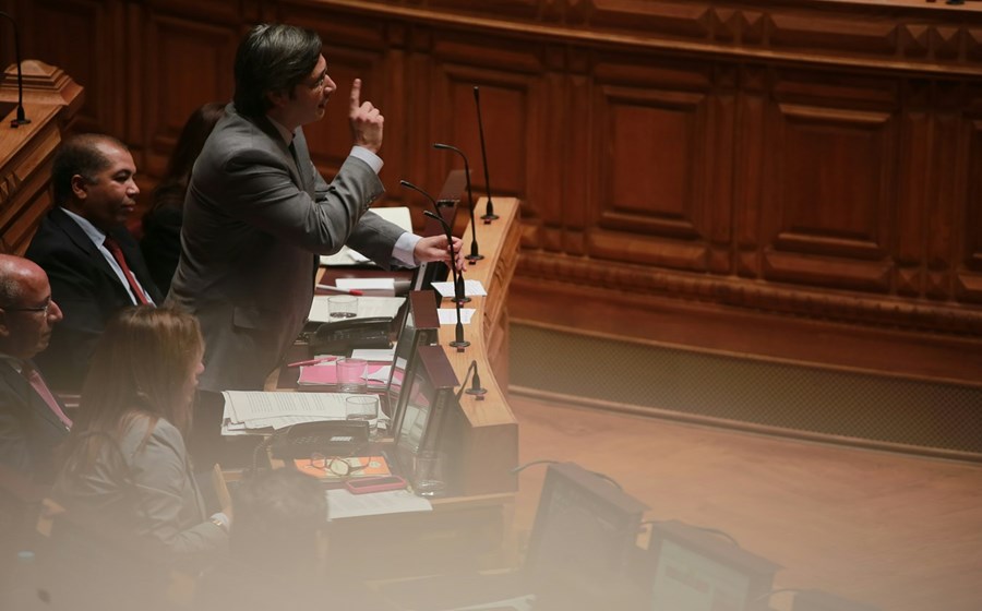Nuno Magalhães criticou António Costa por não falar no primeiro dia de debate e lançou uma pergunta à coordenadora do Bloco de Esquerda: 'Há uma pergunta que tem de responder…onde é que a senhora vai estar, no Governo ou na oposição?'