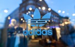 Adidas supera objectivos de 2015 e aumenta estimativas para este ano