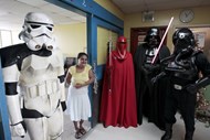 Em El Salvador, Star Wars de visita a hospital.