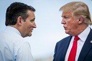 O senador republicano Ted Cruz, à esquerda, em diálogo com Donald Trump, à direita, num comício contra o acordo nuclear com o Irão.