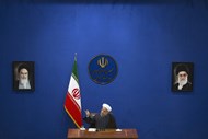 Hassan Rouhani, presidente do Irão, fala numa conferência de imprensa em Teerão, no Irão.