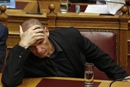 Yanis Varoufakis, antigo ministro das finanças da Grécia, no Parlamento grego em Atenas.