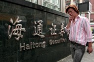 Haitong Bank, o novo nome do BESI: O Novo Banco herdou o BESI pronto para a venda. Acordou a alienação com os chineses da Haitong por 379 milhões de euros. O grupo mudou-lhe o nome. Agora, é Haitong Bank. A casa-mãe até já injectou 100 milhões na instituição. José Maria Ricciardi mantém-se à frente do banco de investimento.  