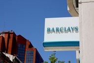 Barclays Portugal comprado pelo Bankinter: A ameaça de que o retalho português não era estratégico para o Barclays era antiga. Concretizou-se em 2015 com a venda da rede ao espanhol Bankinter, numa operação avaliada em 175 milhões de euros. O Barclays permanece no país com multinacionais e com o negócio dos cartões de crédito.    