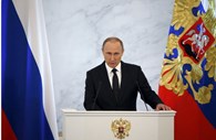 Vladimir Putin: É um aliado de conveniência da Europa contra o autoproclamado Estado Islâmico, mas mantém o seu apoio a Bashar al-Assad.  