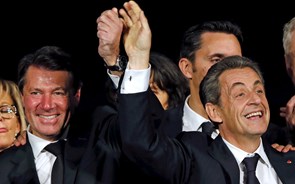 Frente Nacional não vence nenhuma região francesa. Partido de Sarkozy à frente