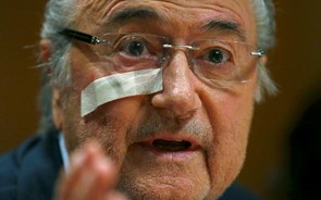 Blatter promete 'lutar' contra decisão que o afasta das lides do futebol mundial por oito anos