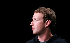 Zuckerberg e Bezos desfazem-se de milhares de ações das suas empresas