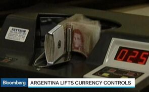 Argentina's Macri to Devalue Peso, End Currency Controls