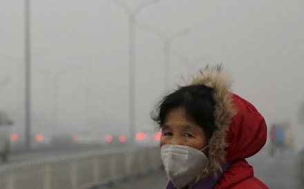 Poluição em Pequim obriga ao encerramento de escolas e fábricas