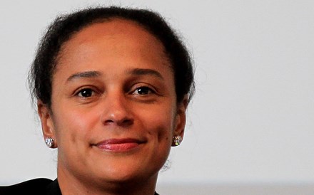 Revista do ano: Isabel dos Santos contra-ataca, em Março