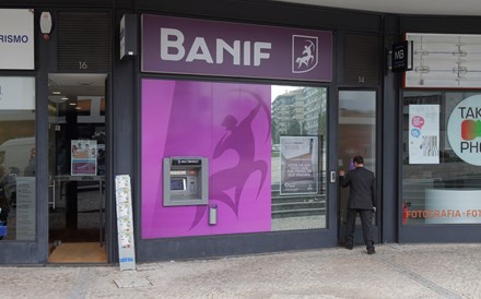 Carlos Costa empurra para Bruxelas desconto na venda do Banif