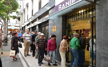 Venda ao Santander dá “confiança aos sindicatos quanto aos trabalhadores do Banif”