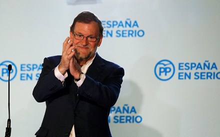 Rajoy diz-se 'preocupado' com os juros da dívida portuguesa, Sánchez recusa relação (act.)