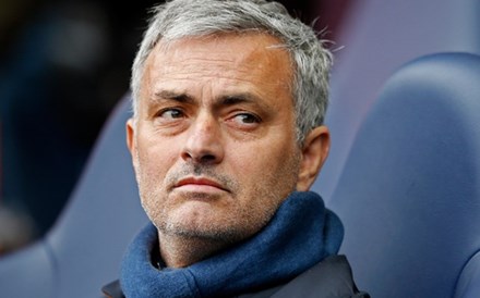 Mourinho assina com o Porto? Sim, mas é uma notícia do Negócios com 14 anos