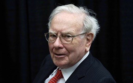 Buffett continua a comprar acções apesar da incerteza económica 