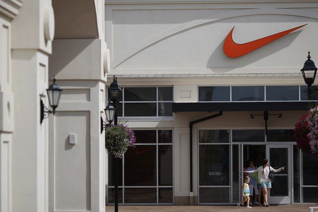 Nike oferece prémio de 43,3 milhões de euros a CEO