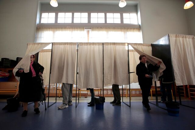 Afluência às urnas em França abaixo das votações de 2007 e 2012