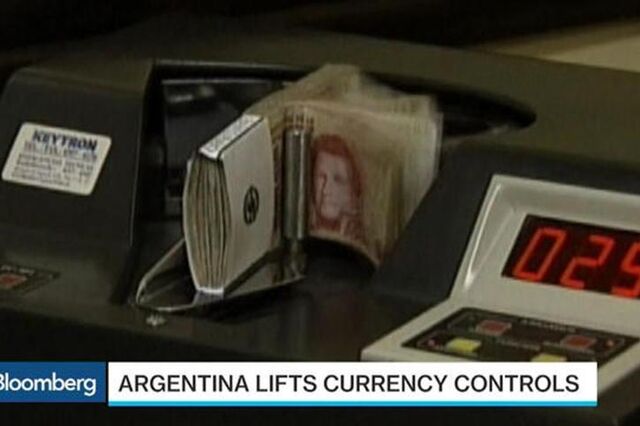 Peso afunda 30% depois de Macri levantar controlos cambiais na Argentina