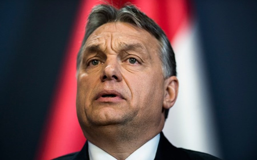 Victor Orbán: Primeiro-ministro da Hungria, Orbán tem sido uma das vozes mais críticas à entrada e acolhimento de refugiados na UE. Cercou a fronteira húngara com muros. 