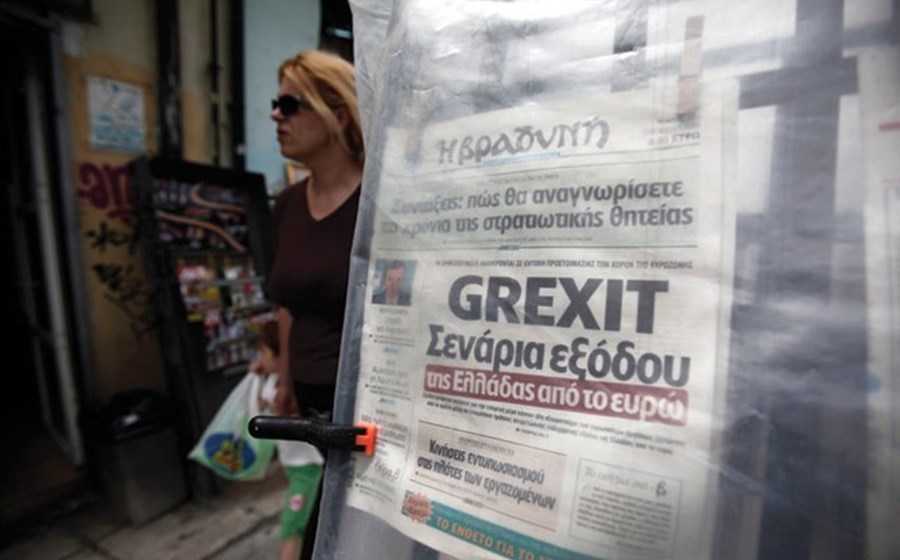 Eleições na Grécia e um quase Grexit: Em Julho, o Governo encerrou bancos e impôs limites aos movimentos de capitais. Um referendo a um novo programa de austeridade colocou o país à beira da saída do Euro e a Europa em pânico. Ganhou o 'não' à austeridade mas o Governo de Tsipras negociou um novo memorando.