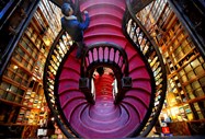 O grupo que detém a Livraria Lello (na foto) adquiriu o Teatro Sá da Bandeira à Câmara do Porto, em maio de 2019, por 3,5 milhões de euros.