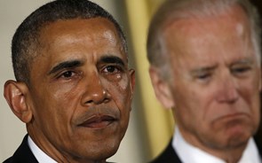 Obama apresenta medidas para controlo de armas e emociona-se