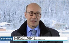 Rogoff: Bancos centrais precisam de ponderar taxas de juro negativas
