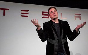 Tesla apresenta em Setembro um camião eléctrico com autonomia para mais de 300 quilómetros