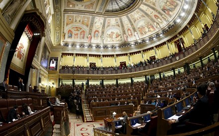 Espanha: Sondagem coloca PP à frente e Parlamento novamente dividido