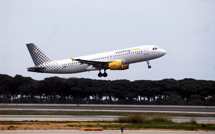 Greve cancela 222 voos da Vueling, incluindo 16 de e para Portugal