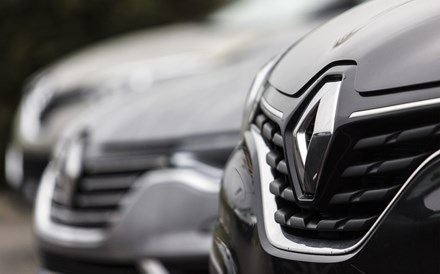 Lucros da Renault disparam 44% em 2015