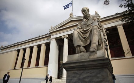 Bancos gregos disparam de olho na compra de activos do BCE