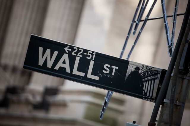 Wall Street sem rumo depois de Trump anunciar tarifas às importações