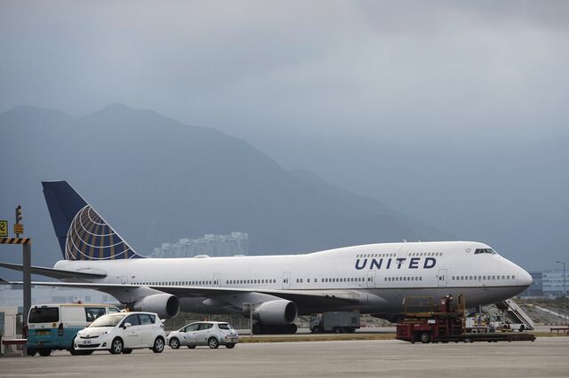 Aviões da United Airlines parados em terra nos EUA por meia hora. Ações derraparam mais de 4%